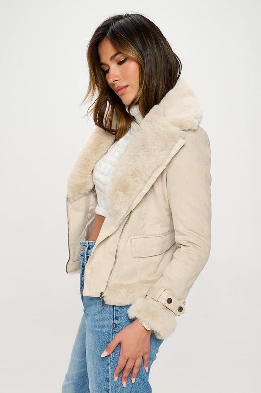 Stylish Suede Coat with Fur and Pockets