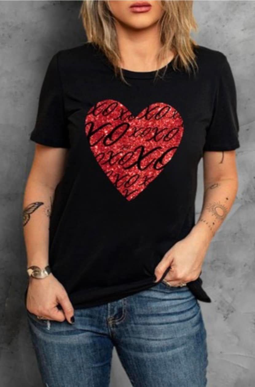 Short Sleeve Heart xoxo Graphic Top